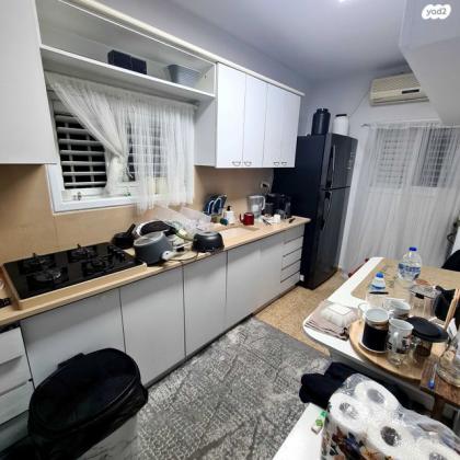 הברון הירש 15 (אברמוביץ')