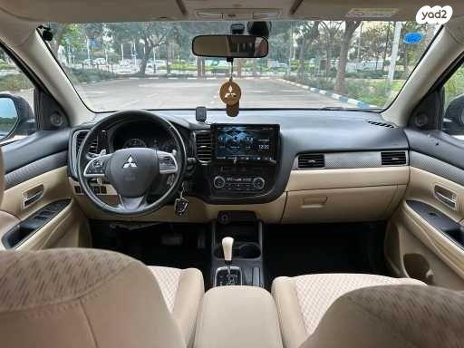 מיצובישי אאוטלנדר Instyle אוט' 7 מק' 2.0 (150 כ"ס) בנזין 2014 למכירה בנתניה