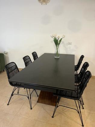 שולחן אוכל עם 6 כסאות