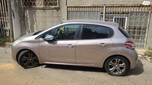 פיג'ו 208 Active אוט' 1.6 (120 כ"ס) בנזין 2012 למכירה בפתח תקווה