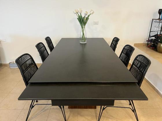 שולחן אוכל עם 6 כסאות