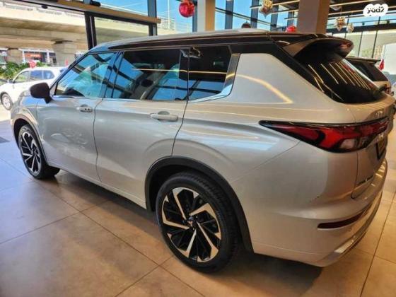 מיצובישי אאוטלנדר Luxury TTH אוט' 7 מק' 2.5 (181 כ"ס) בנזין 2022 למכירה בחיפה