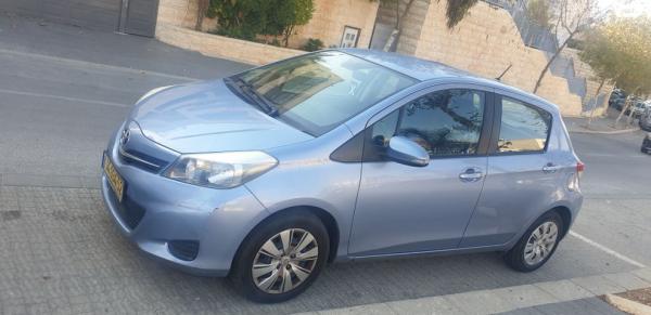 טויוטה יאריס Style אוט' 1.3 (99 כ"ס) בנזין 2013 למכירה בירושלים