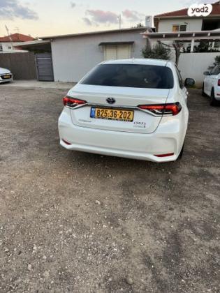 טויוטה קורולה הייבריד Limited סדאן אוט' 1.8 (98 כ''ס) בנזין 2022 למכירה בחדרה