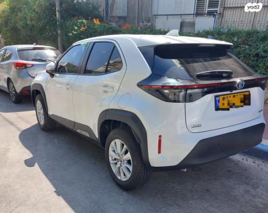 טויוטה יאריס קרוס HSD Urban אוט' 1.5 (92 כ''ס) בנזין 2023 למכירה ברמת גן