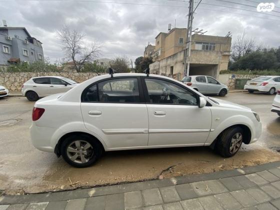 קיה ריו EX הצ'בק אוט' 1.4 (97 כ''ס) בנזין 2011 למכירה בראש העין