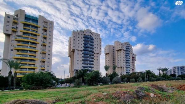 הכרמל 10 (גבעת סביון החדשה)