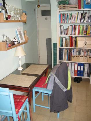 שני מדפי עץ מלא גושני, המחיר למדף אחד