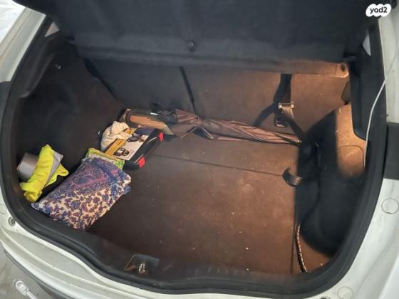 הונדה סיוויק האצ'בק החדשה Comfort אוט' 1.8 (140 כ''ס) בנזין 2011 למכירה בתל אביב יפו