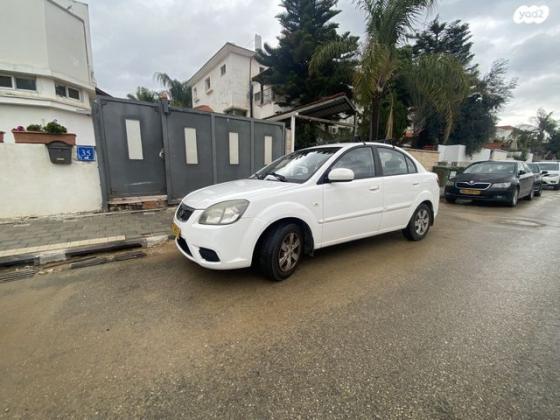 קיה ריו EX הצ'בק אוט' 1.4 (97 כ''ס) בנזין 2011 למכירה בראש העין