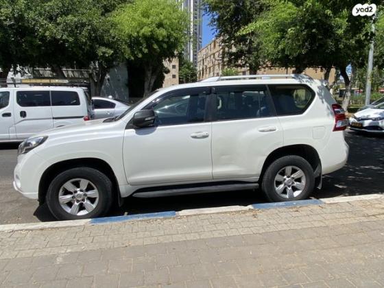 טויוטה לנד קרוזר ארוך 4X4 Luxury Led אוט' דיזל 7 מק' 3.0 (190 כ''ס) דיזל 2015 למכירה בבת ים