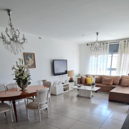 דירה 5 חדרים למכירה בנתניה | שדרות לנטוס | מזרח נתניה