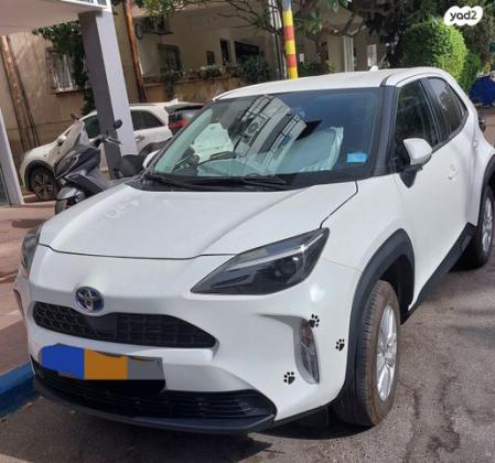 טויוטה יאריס קרוס HSD Urban אוט' 1.5 (92 כ''ס) בנזין 2023 למכירה ברמת גן