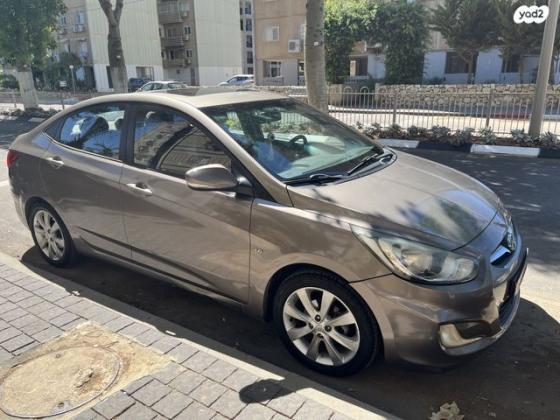 יונדאי i25 Premium אוט' 1.6 (124 כ"ס) בנזין 2011 למכירה ברמלה