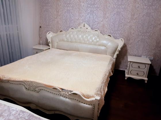 מיטה זוגית גדולה ברמה גבוהה