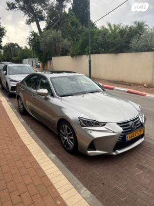 לקסוס IS300h Premium הייבריד אוט' 2.5 (181 כ"ס) בנזין 2018 למכירה ברמת השרון
