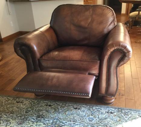 עור ספה וכיסא WhatsApp 55