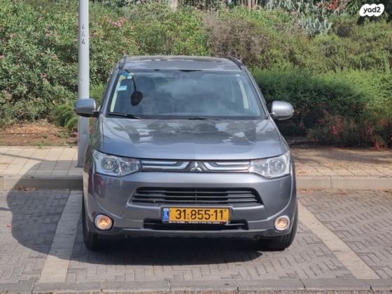 מיצובישי אאוטלנדר 4X4 Supreme אוט' 7 מק' 2.0 (150 כ"ס) בנזין 2013 למכירה בכפר סבא