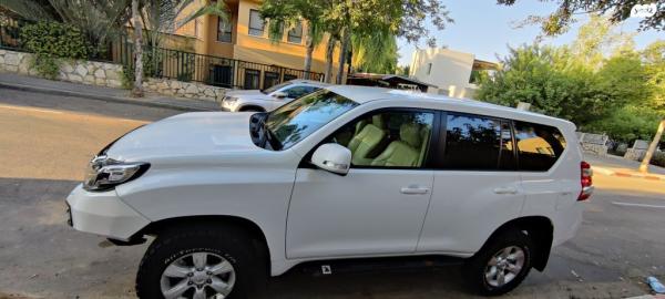 טויוטה לנד קרוזר ארוך 4X4 Select אוט' דיזל 7 מק' 2.8 (177 כ"ס) דיזל 2015 למכירה בראשון לציון
