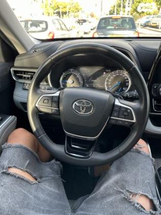 טויוטה היילנדר 4X4 E-Xclusive הייבריד אוט' 7 מק' 2.5 (190 כ''ס) בנזין 2022 למכירה בחולון