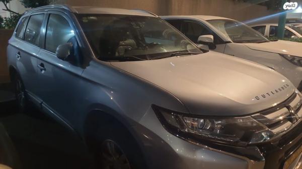 מיצובישי אאוטלנדר Instyle אוט' 7 מק' 2.0 (150 כ"ס) בנזין 2016 למכירה בפתח תקווה