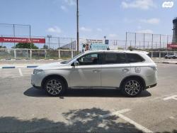 מיצובישי אאוטלנדר 4X4 Elite אוט' 7 מק' 2.0 (150 כ"ס) [2015 ואילך] בנז