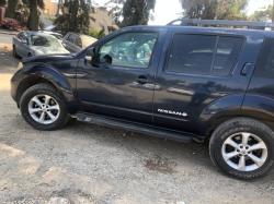 ניסאן פאת'פיינדר 4X4 SE אוט' דיזל 7 מק' 2.5 (171 כ''ס) דיזל 2008 למכ