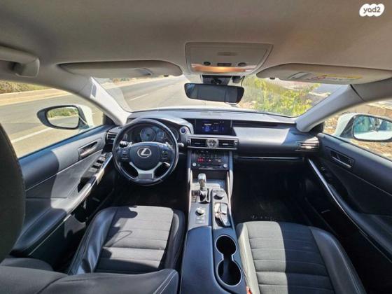 לקסוס IS300h Luxury SR הייבריד אוט' 2.5 (181 כ''ס) בנזין 2018 למכירה בברקן