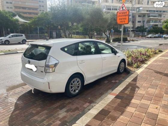 טויוטה פריוס פלוס הייבריד Luxury אוט' 1.8 (99 כ"ס) בנזין 2015 למכירה באור יהודה