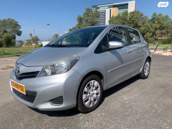 טויוטה יאריס Style אוט' 1.3 (99 כ"ס) בנזין 2013 למכירה בנתניה