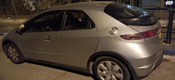 הונדה סיוויק האצ'בק החדשה Comfort אוט' 1.8 (140 כ''ס) בנזין 2010 למכירה בתל אביב יפו