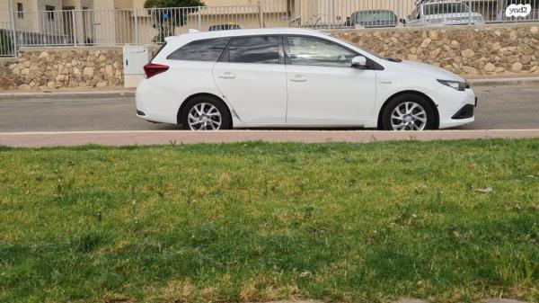 טויוטה אוריס הייבריד TS סטיישן הייבריד אוט' 1.8 (99 כ"ס) בנזין 2015 למכירה בערד