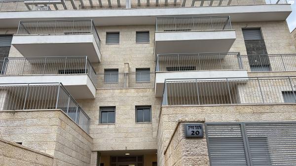 אדמונד סחייק 1 (נוה יעקב)