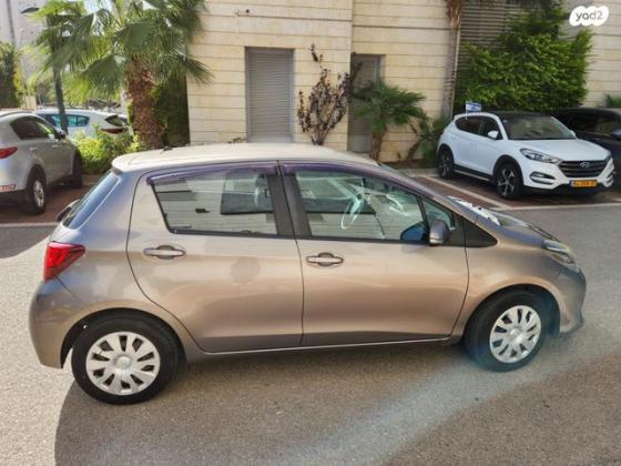 טויוטה יאריס Style אוט' 1.3 (99 כ"ס) בנזין 2015 למכירה בקרית מוצקין