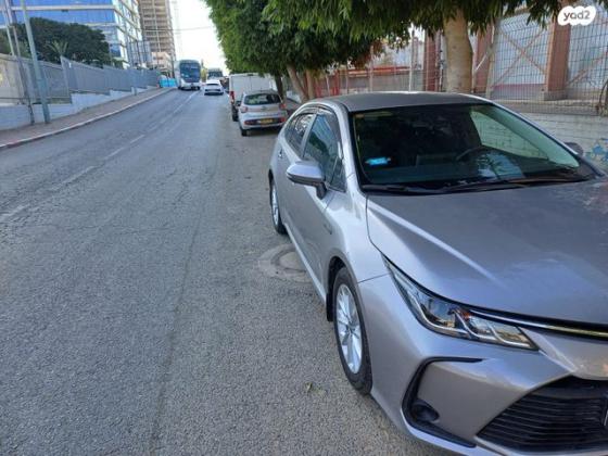 טויוטה קורולה הייבריד Sense סדאן אוט' 1.8 (98 כ''ס) בנזין 2022 למכירה בפתח תקווה