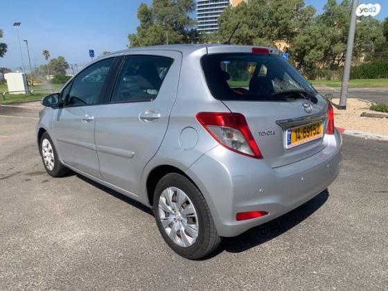 טויוטה יאריס Style אוט' 1.3 (99 כ"ס) בנזין 2013 למכירה בנתניה