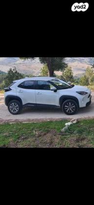 טויוטה יאריס קרוס HSD Urban אוט' 1.5 (92 כ''ס) בנזין 2022 למכירה בפתח תקווה