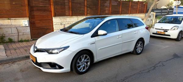 טויוטה אוריס הייבריד TS Sky סטיישן הייבריד אוט' 1.8 (99 כ"ס) בנזין 2018 למכירה בבאר שבע