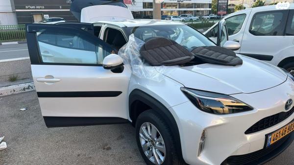טויוטה יאריס קרוס HSD Urban אוט' 1.5 (92 כ''ס) בנזין 2023 למכירה בפתח תקווה