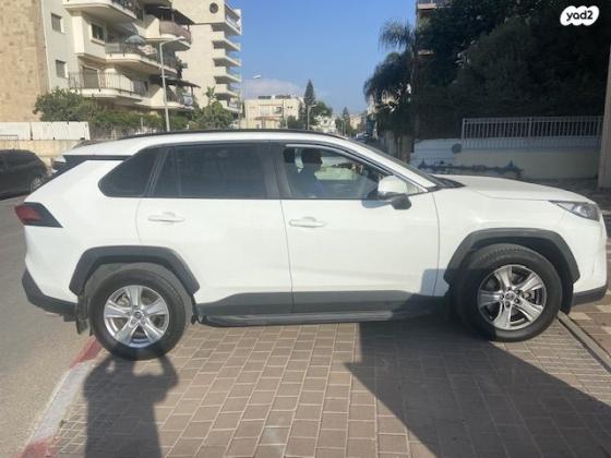 טויוטה RAV4 ארוך 4X2 Experience אוט' 2.0 (175 כ''ס) בנזין 2020 למכירה בקרית אתא