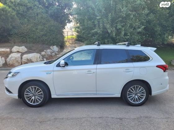 מיצובישי אאוטלנדר PHEV 4X4 Supreme הייבריד אוט' 5 מק' 2.4 (135 כ''ס) היברידי חשמל / בנזין 2020 למכירה ברעננה
