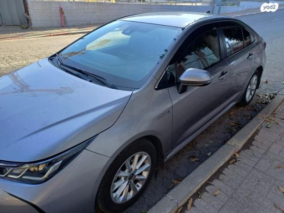 טויוטה קורולה הייבריד Sense סדאן אוט' 1.8 (98 כ''ס) בנזין 2022 למכירה בפתח תקווה