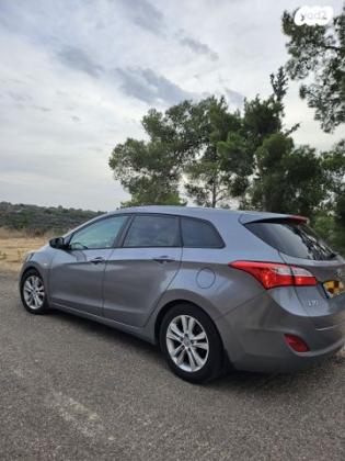 יונדאי i30 Inspire סטיישן אוט' 1.6 (135 כ"ס) בנזין 2015 למכירה בתל אביב יפו