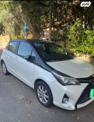 טויוטה יאריס Black Top אוט' 1.3 (99 כ"ס) בנזין 2016 למכירה בהרצליה