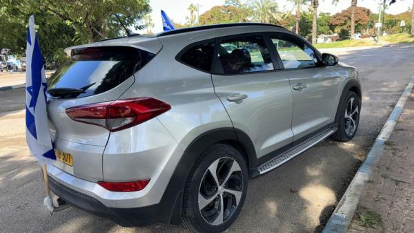 יונדאי טוסון Luxury אוט' בנזין 2.0 (155 כ"ס) בנזין 2019 למכירה ברעננה