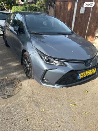 טויוטה קורולה הייבריד Sun סדאן אוט' 1.8 (98 כ''ס) בנזין 2021 למכירה בתל אביב יפו