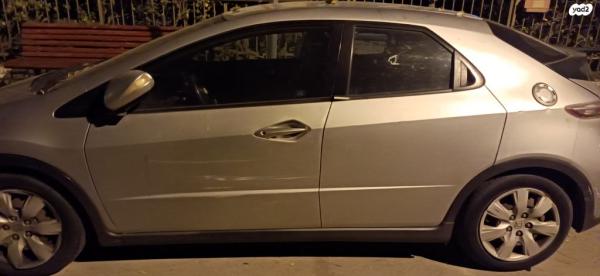 הונדה סיוויק האצ'בק החדשה Comfort אוט' 1.8 (140 כ''ס) בנזין 2010 למכירה בתל אביב יפו