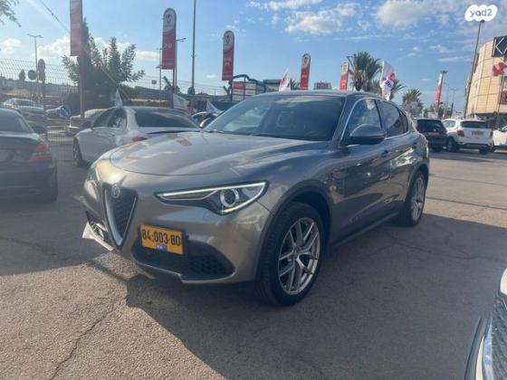 אלפא רומיאו סטלויו 4X4 First Edition אוט' 2.0 (280 כ''ס) בנזין 2017 למכירה בחיפה