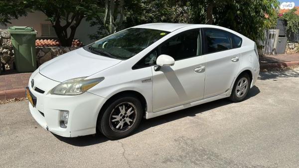 טויוטה פריוס GLI הייבריד אוט' 1.8 (99 כ"ס) בנזין 2010 למכירה בכוכב יאיר u002F צור יגאל