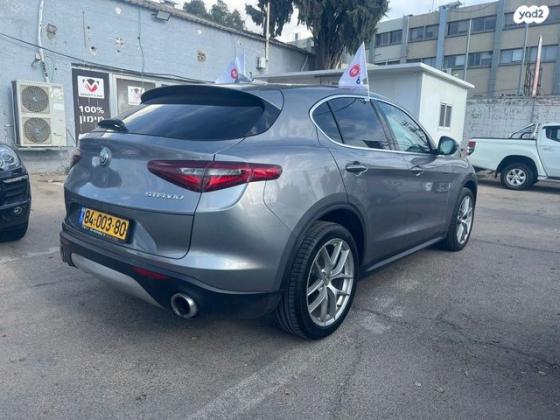 אלפא רומיאו סטלויו 4X4 First Edition אוט' 2.0 (280 כ''ס) בנזין 2017 למכירה בחיפה